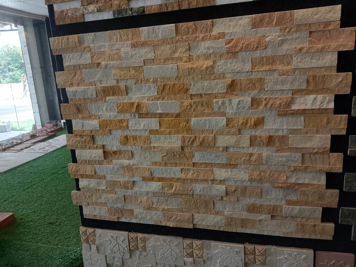 Tan to white gradient ledgestone sample